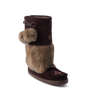Manitobah Mukluks fur boots
